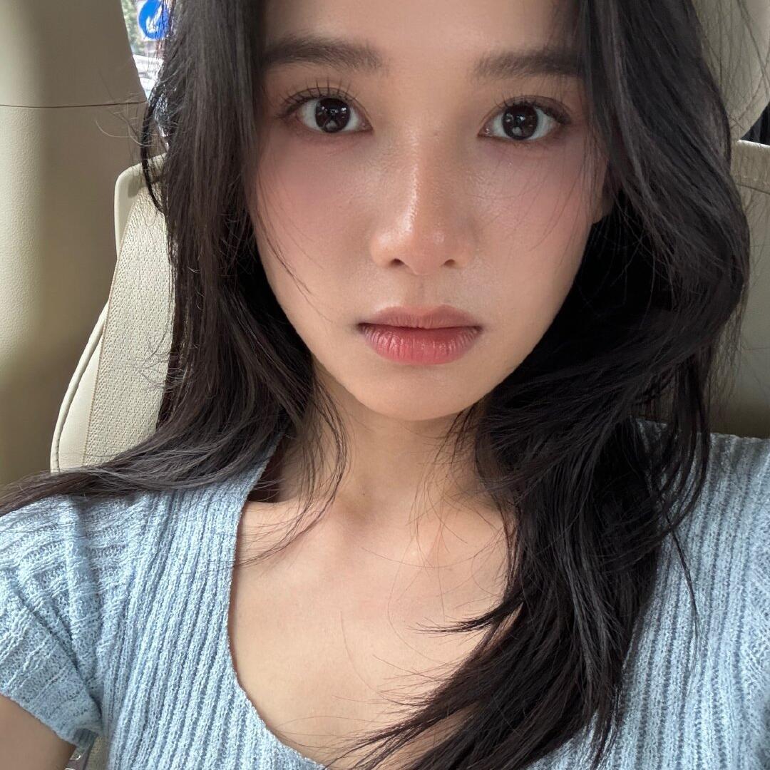 𝙒𝙚𝘾𝙝𝙖𝙩 ｜张婧仪掌管怼脸拍的神!!女生头像明星头像 