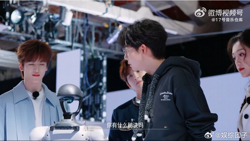 AI直言胡夏演唱会鲨疯了 胡夏一登场，演唱会直接嗨翻！AI都跟着尖叫，主理人用歌