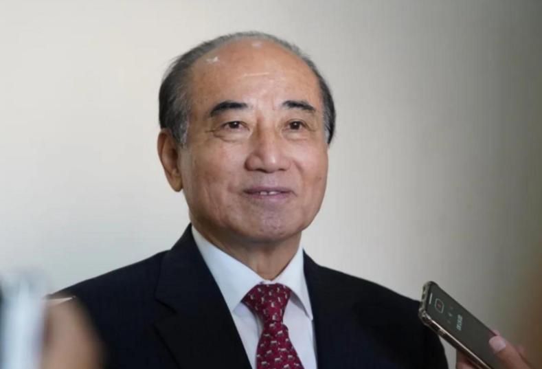 赖清德这回反应够快的。

王金平前脚刚把话摊开，主权归一、防务外交归中央，剩下的