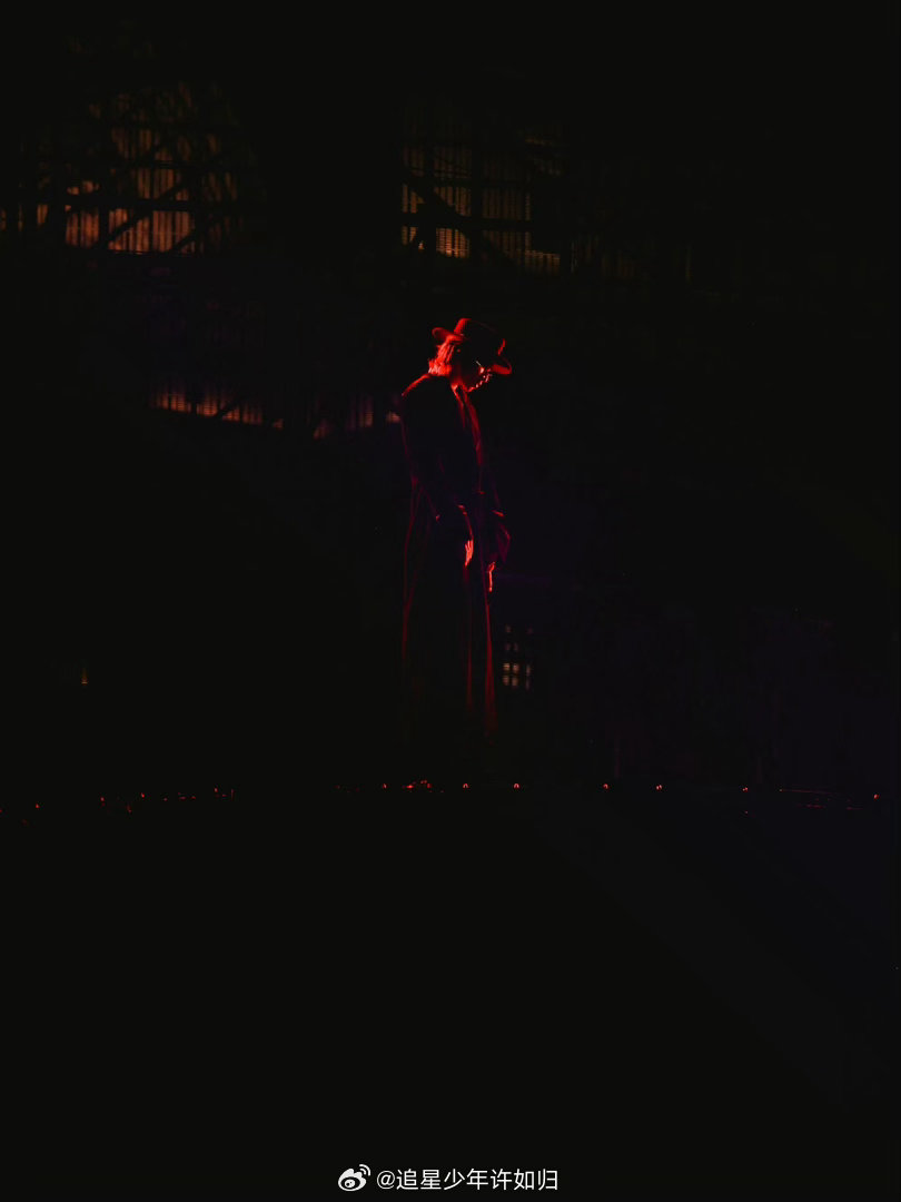 蔡徐坤2026世界巡演 谁的四月因蔡徐坤世巡圆满！舞台理念戳心，尊重观众的踏实感