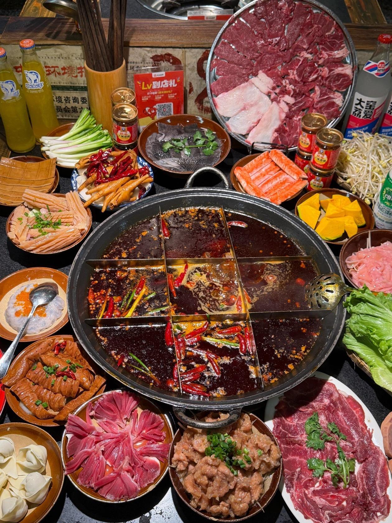 落地深圳，飞机上看了个重庆火锅吃播，馋的不行，吃还是不吃[晕]  ​​​