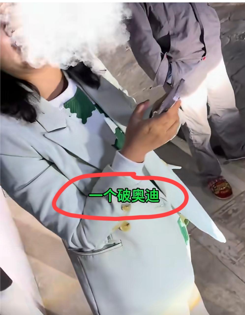 上海，一对夫妻驾车和奥迪车发生剐蹭，一开始，这对夫妻拒不承认是自己造成的。随后交