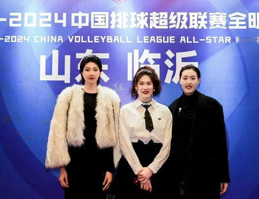 [送自己一朵花]从女排全明星赛看球员之间关系～
袁心玥、王云蕗、杨涵玉关系好
李