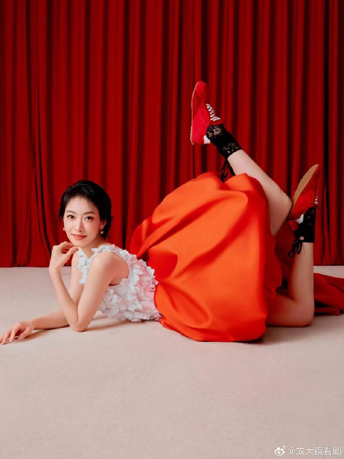 王亚飞给宋茜化的粉系微醺妆感谢王亚飞老师！给宋茜化出这么好看的妆，温柔又灵动王亚