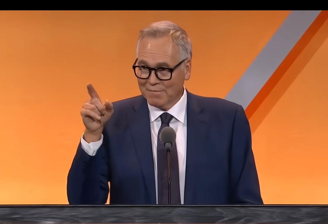 德安东尼是真喜欢哈登啊
在名人堂演讲中前NBA主教练德安东尼由衷的对哈登表达了感