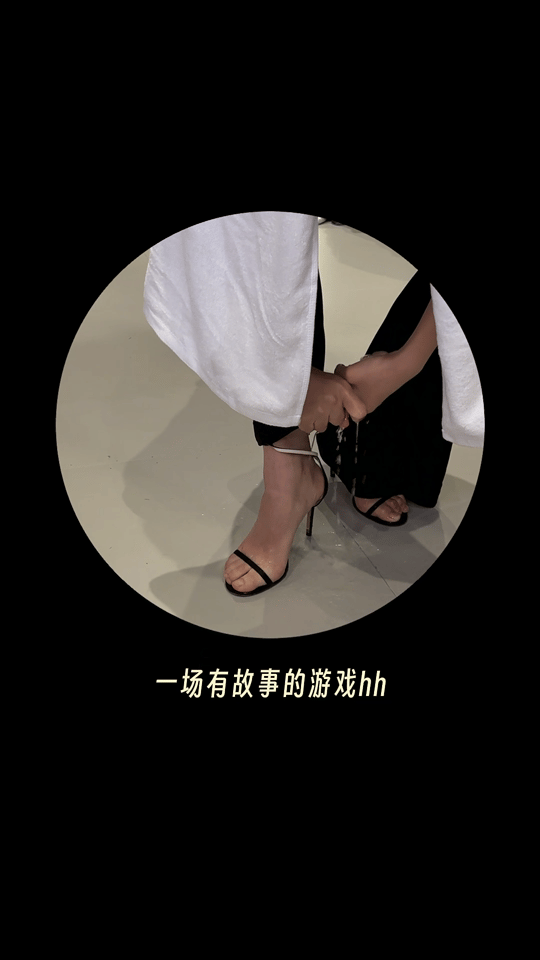 谁给蓝盈莹浇成这样的 游戏里冲在最前的活力少女，下台直接变“落汤鸡”，头发贴在脸