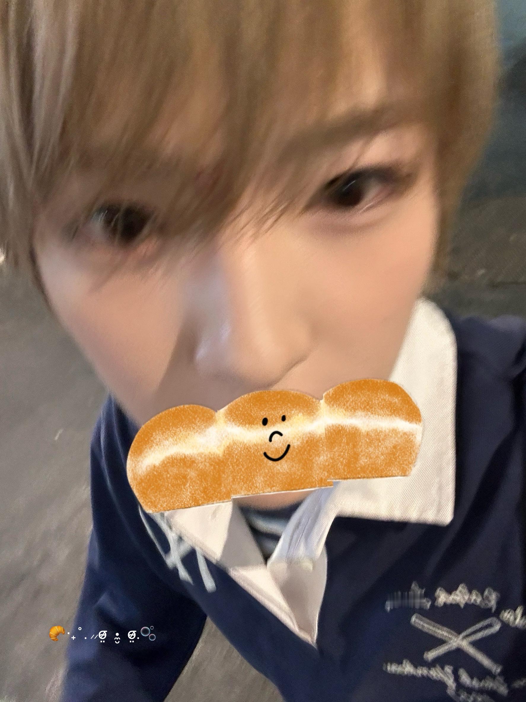 这家伙自己就长得像面包🥐‧₊˚. ⸝⸝σ̴̶̷̤  •̼̮  σ̴̶̷̤.🫧