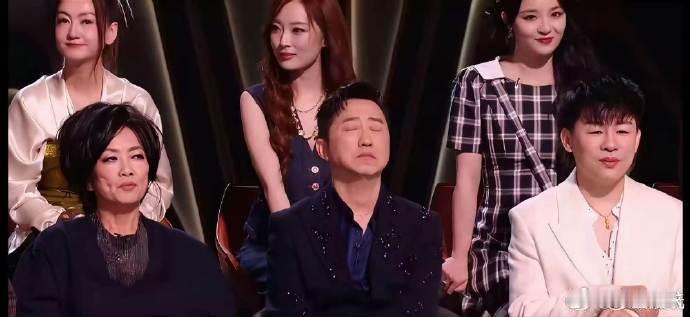 歌手连续两届首期都唱了新歌歌手歌单无修音直播舞台，直面最真实的现场演唱水准 