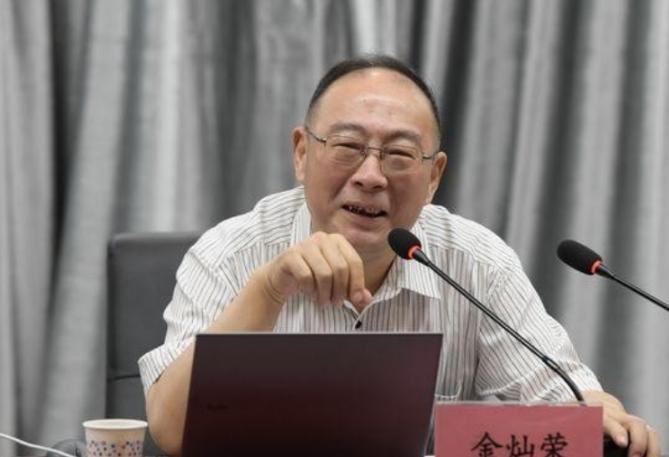 如今随着中国发展越来越快，一个事实却似乎是中国难以避免的，一旦中国发展到了与美国