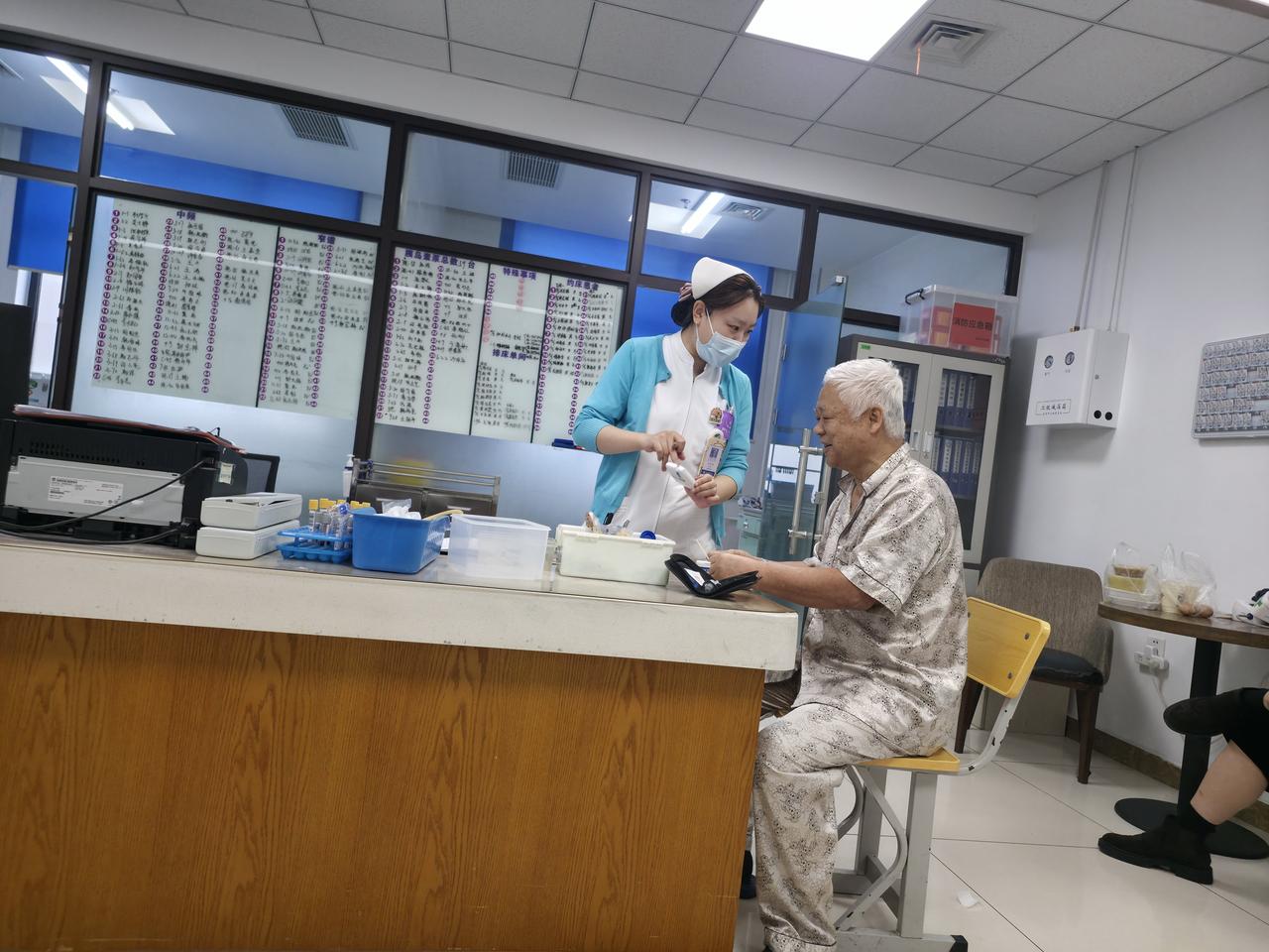 与时间赛跑，是一场没有硝烟却惊心动魄的战斗。就像萍乡市湘东区人民医院里发生的故事