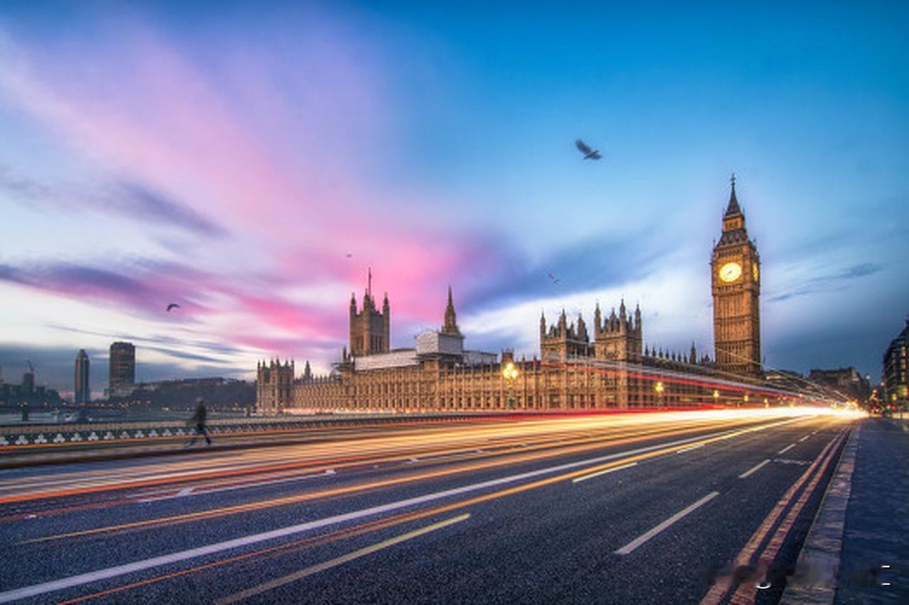 发现别人抄袭自己作品，心里那叫一个五味杂陈。一开始肯定是愤怒，自己辛辛苦苦创作，