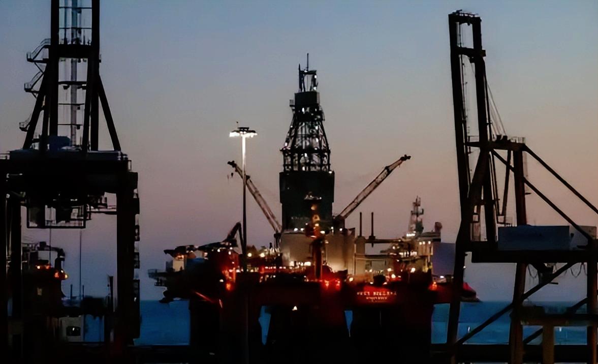 最近这阵子欧盟是真的顶不住了！欧盟委员会主席冯德莱恩当着众人的面说实话了，当初非