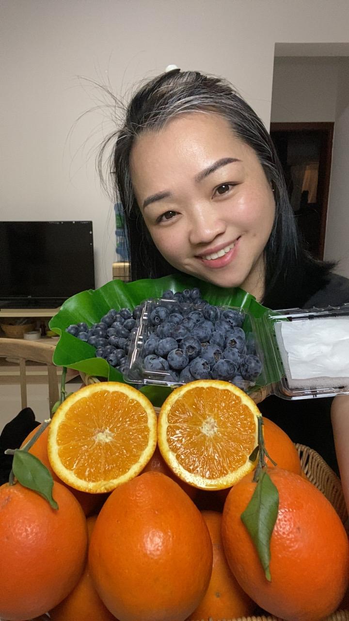 喜欢努力向上的自己！这些天会和大家主推奉节脐橙和云南的L25花香蓝莓哦