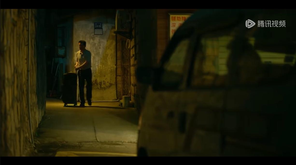 连看6集《重影》，虽然悬疑精彩，高叶也一如既往的美艳飒爽，但却很失望
 
深夜，