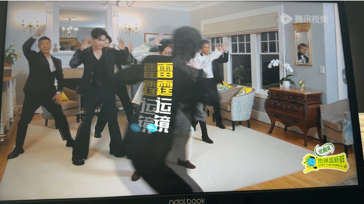 笑死了，拍个这依赖摇，给我刘导一顿忙乎的哈哈哈哈哈哈镜头一闪而过。雷霆运镜刘宇宁