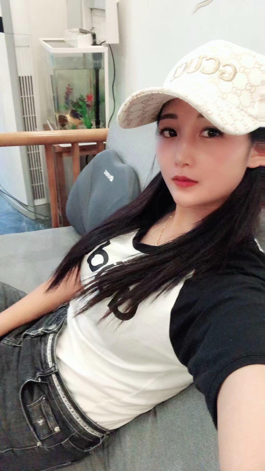 要习惯任何人的忽冷忽热 也要习惯任何人的渐行渐远 时间让我们慢慢学会了...