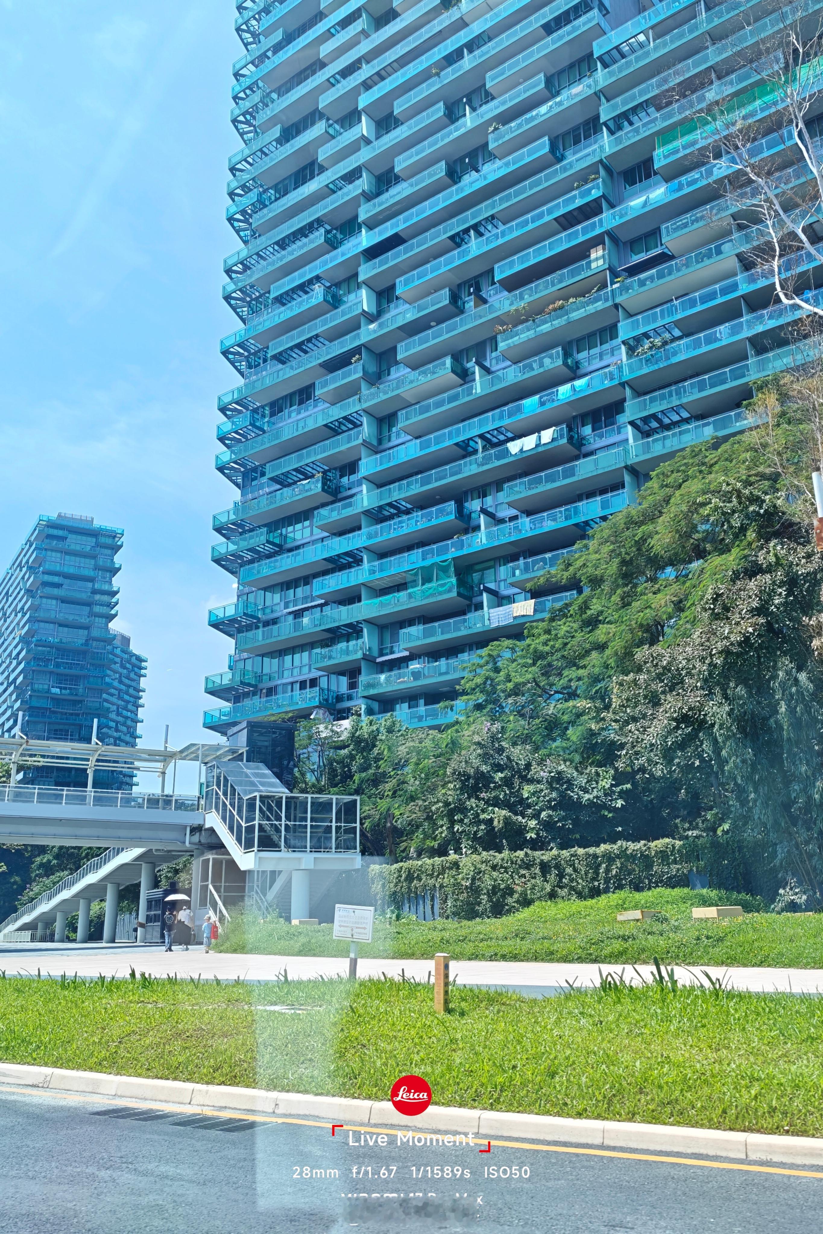 南山红树西岸，小区保安在现场团建，闹没发工资。。。 深圳·红树西岸