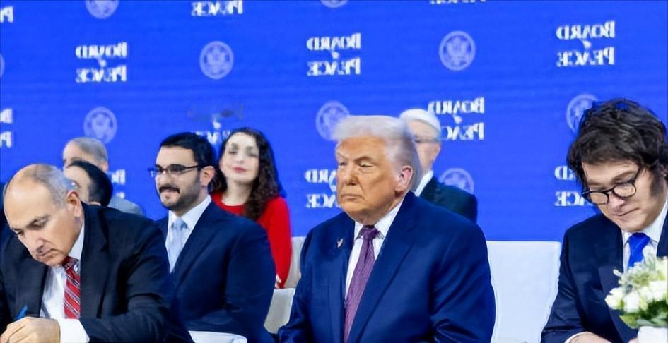 伊朗不理他，特朗普急眼了——1小时发了快50条帖子
我就问，你见过哪个国家领导人