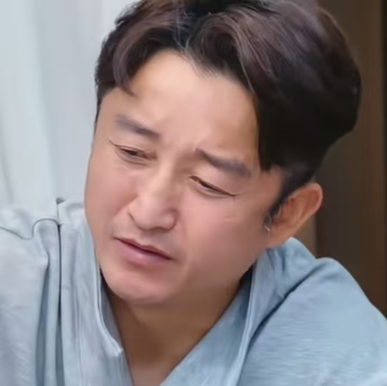 冉莹颖谈自己卖出多套房的时候过于轻松，不太像是亏大钱后为了还债，迫于无奈的卖掉，
