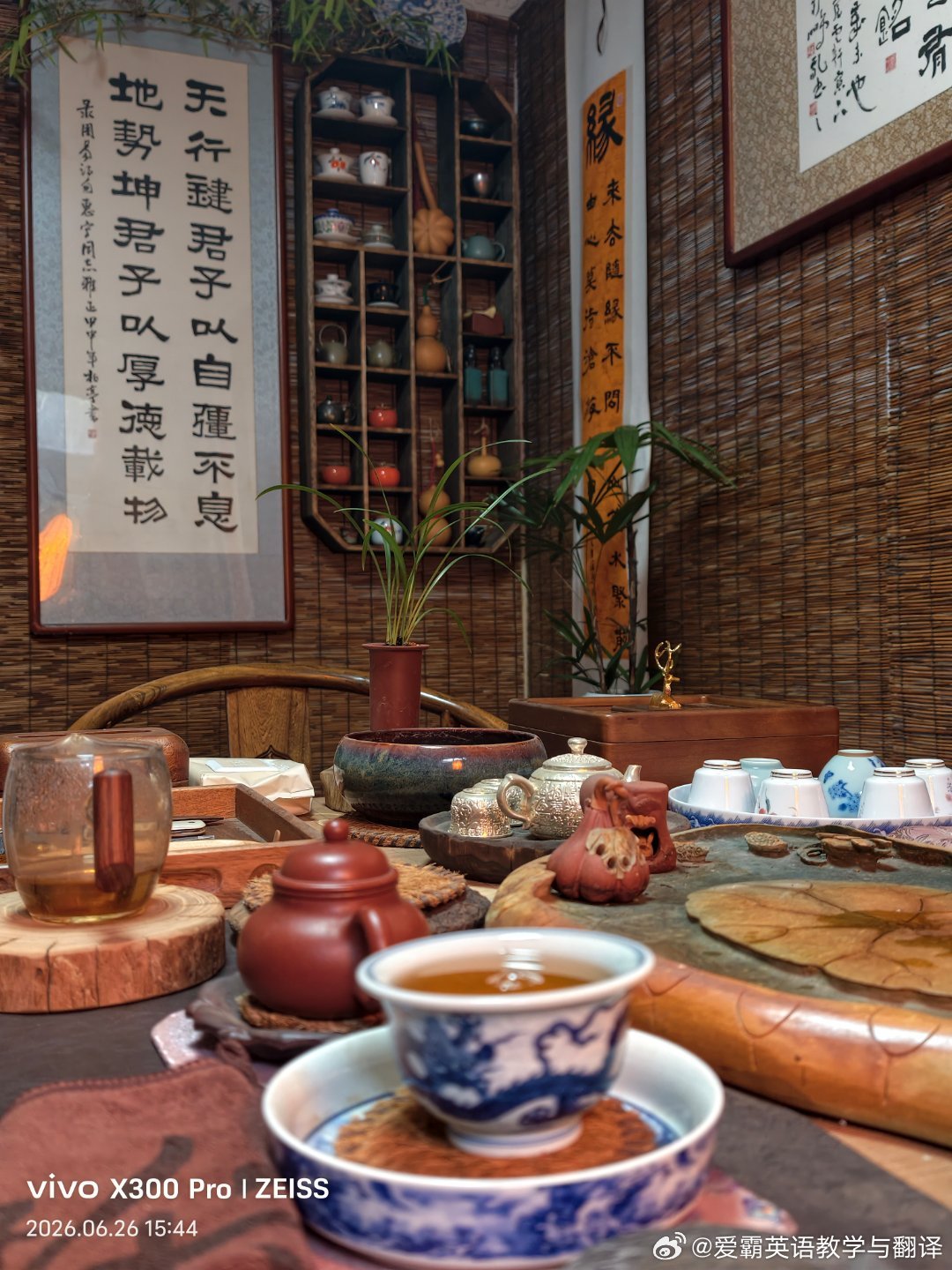 闲时煮一壶茶，静看浮沉，慢品苦涩与回甘，在茶香里抚平焦虑，在独处中治愈自己。 