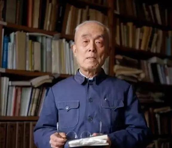 1994年，季羡林的妻子彭德华去世，要4万丧葬费。季羡林对儿子说：“我出2万，你