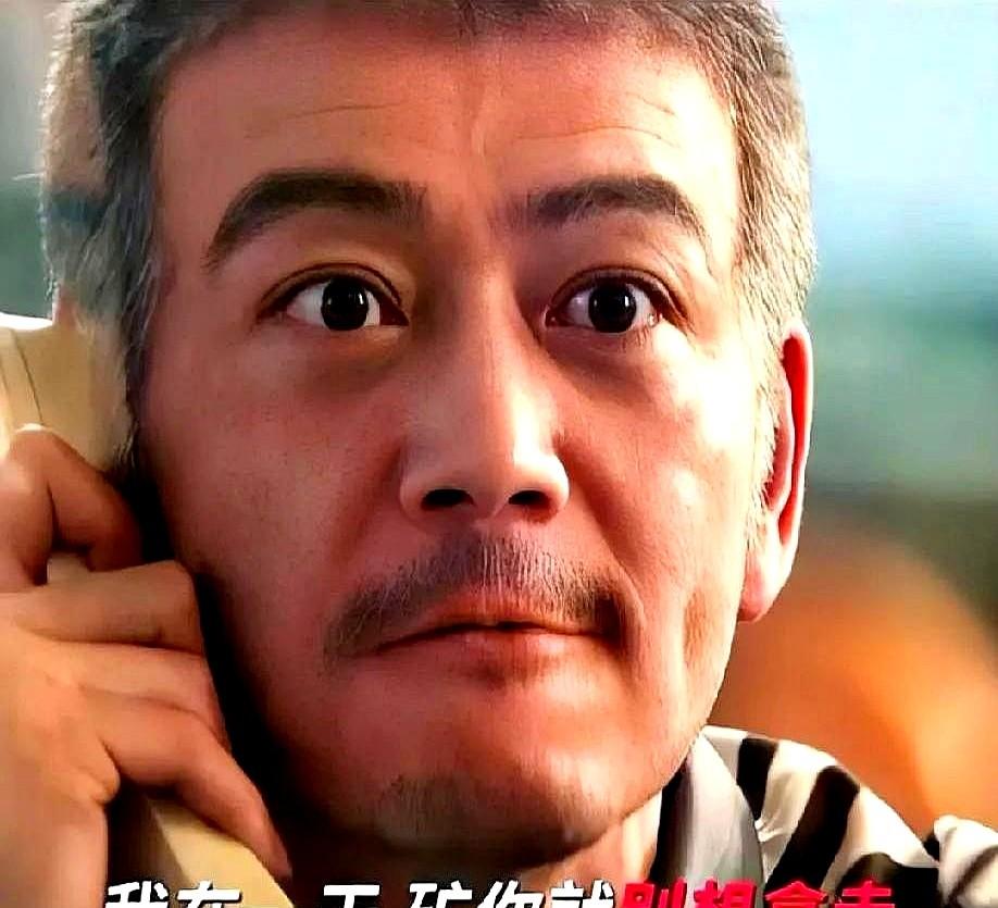 《以法之名》李人骏一番分析，突然发现自己是万海案的“保护伞”

陈胜龙蹲在办公室