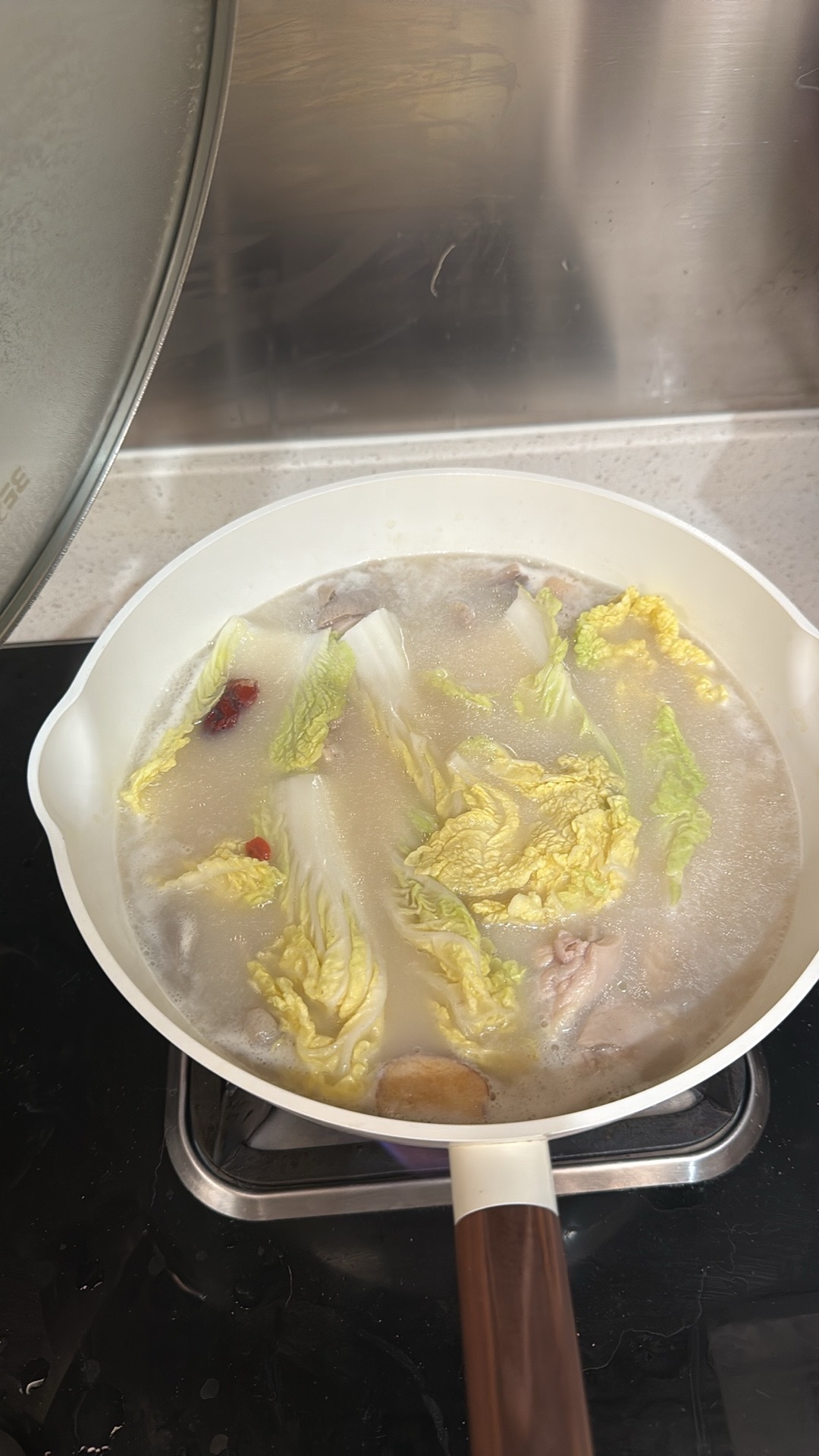 来月经了 美美喝点加胡椒的猪肚鸡（点的捞王外卖） 我痛经喝这个可以缓解