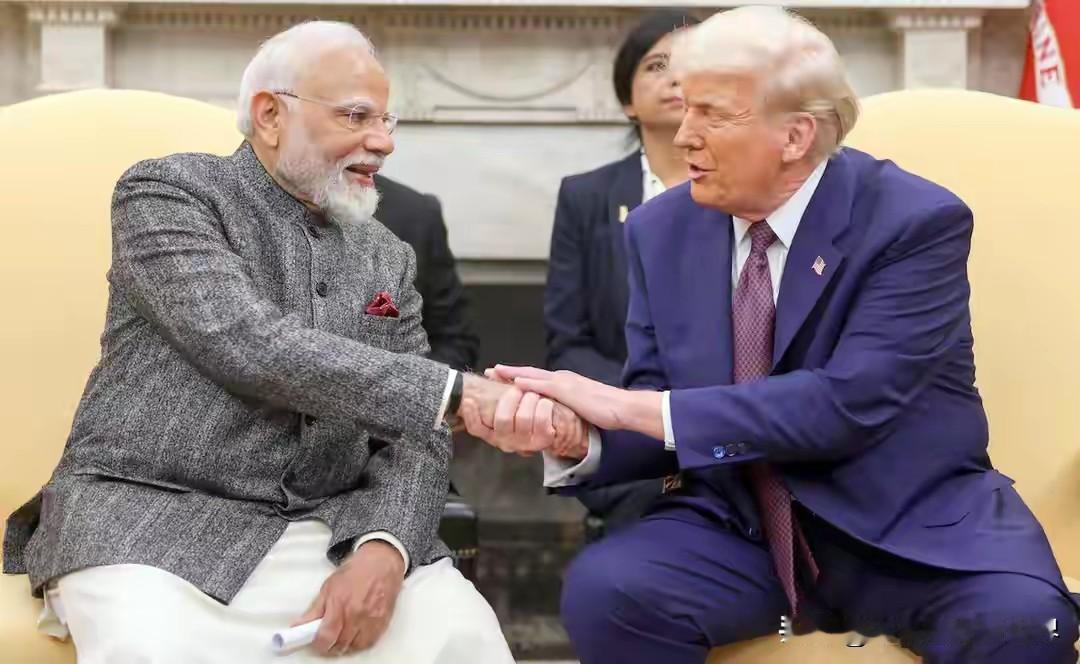 特朗普越来越得意了，把印度按在地上摩擦，莫迪瘫软下来了，在哪里铁倒就在哪里躺下，