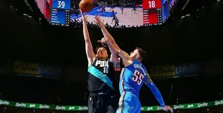 11月25日9点，开拓者客场挑战雄鹿的NBA常规赛引热议。雄鹿8胜9负遭4连败，