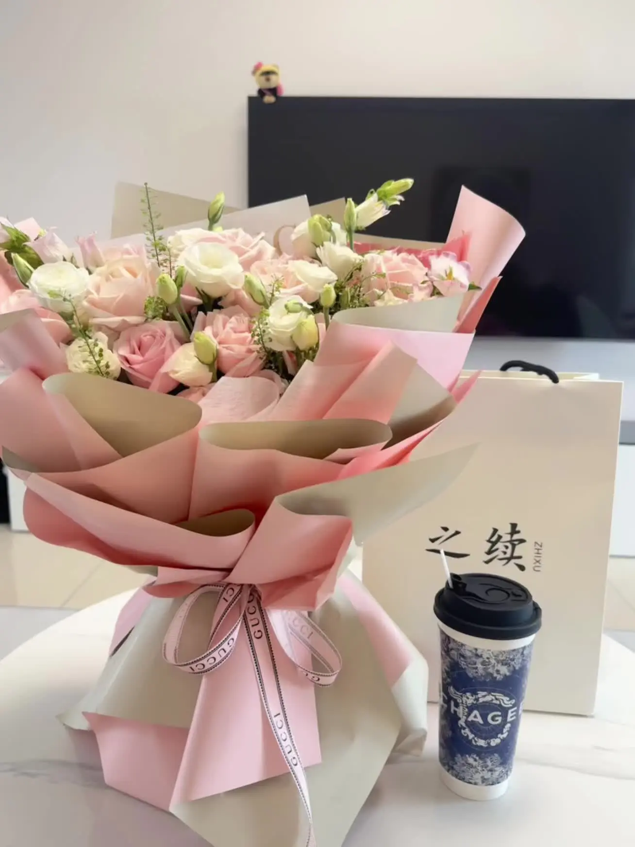 你好 一杯咖啡去冰 一束花的仪式感 520快乐