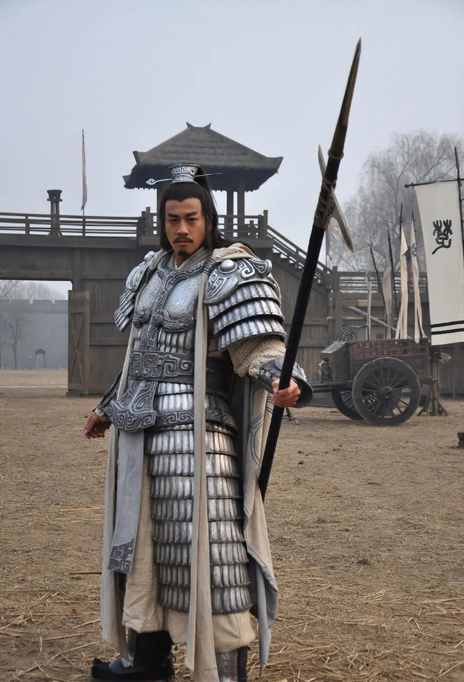 京东携何润东请宿迁喝霸王酒看苏超还得是冰啤续命！老字号德比火药味拉满，青春风暴冲