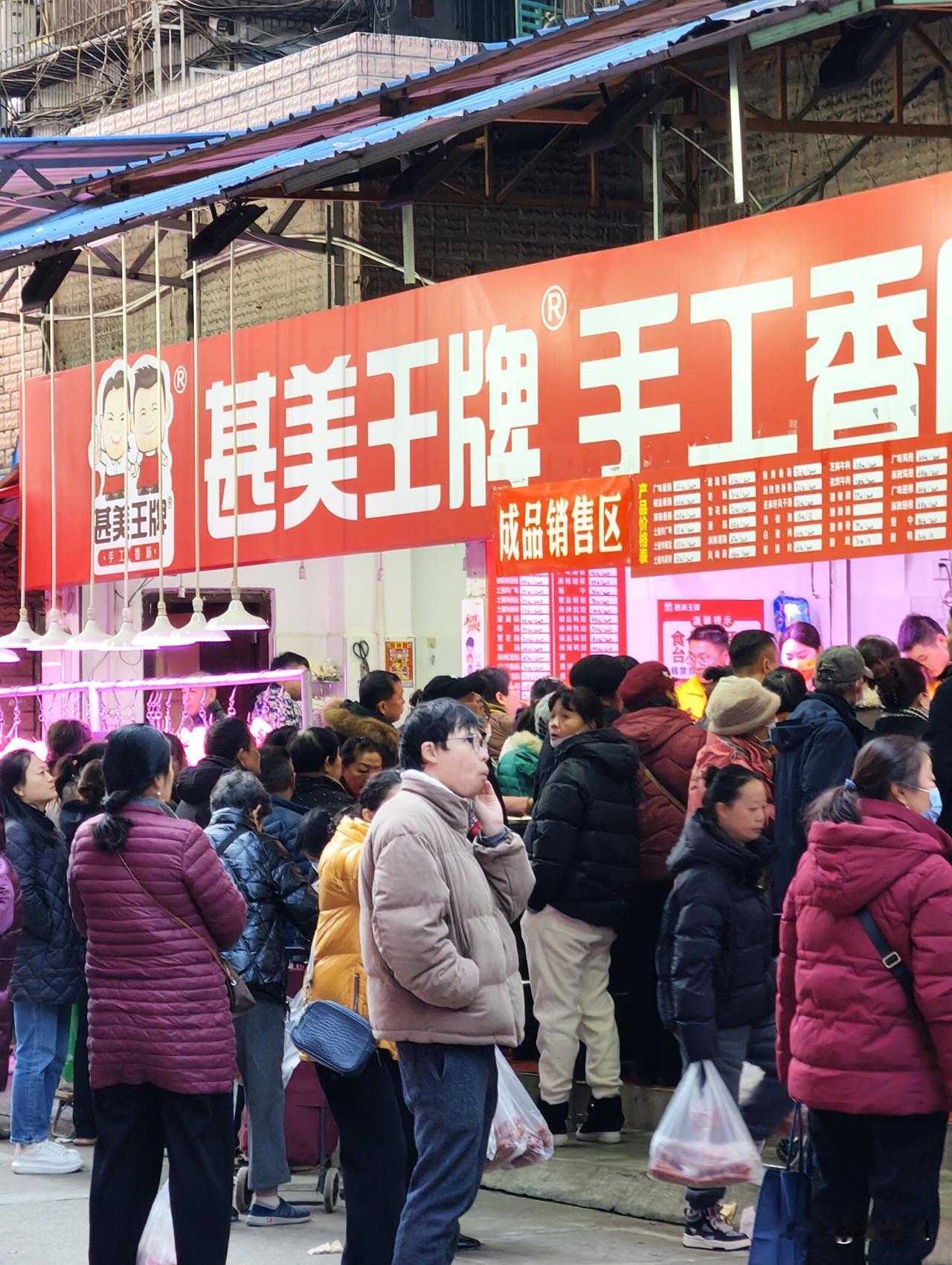 武汉集贤二路腊肠季上线！一家独霸两排档口，广味椒盐味太馋人
年味儿越来越浓，集贤