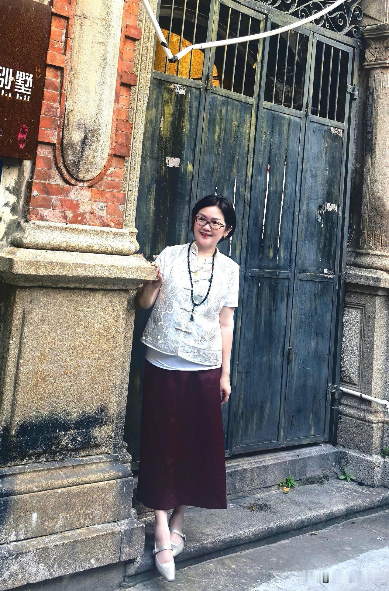 午后的一件小事
女儿说我属于强者从不抱怨环境
昨午餐过后
一家三口各就各位
女儿