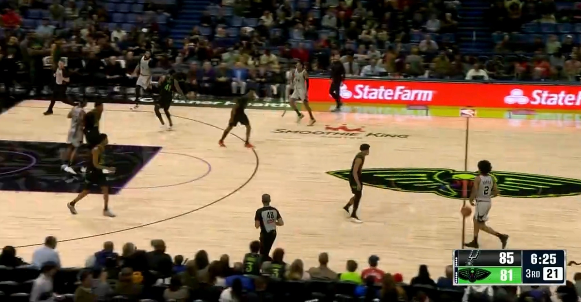 领先20分的时候关了直播  再看就4分了 ？？超话创作官 ｜马刺vs鹈鹕