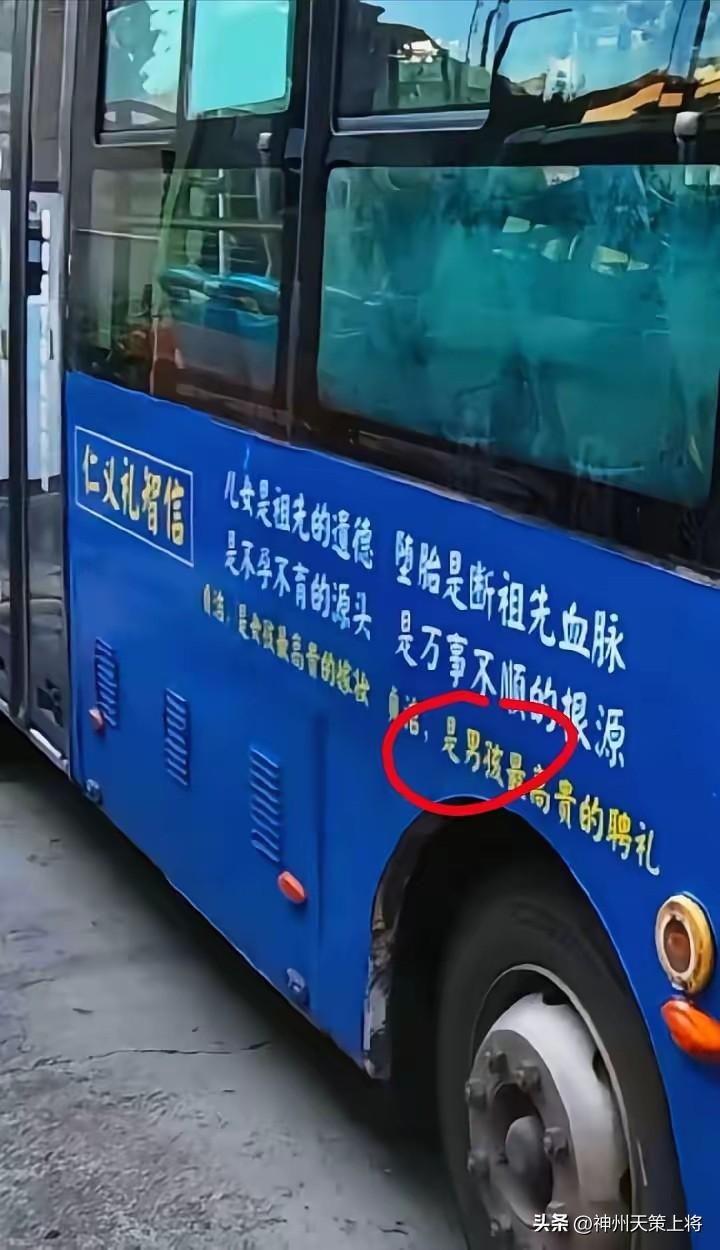 双标媒体脸都不要了！一边骂贞洁是糟粕，一边对权贵烂事装瞎
 
北京日报喊“贞洁是