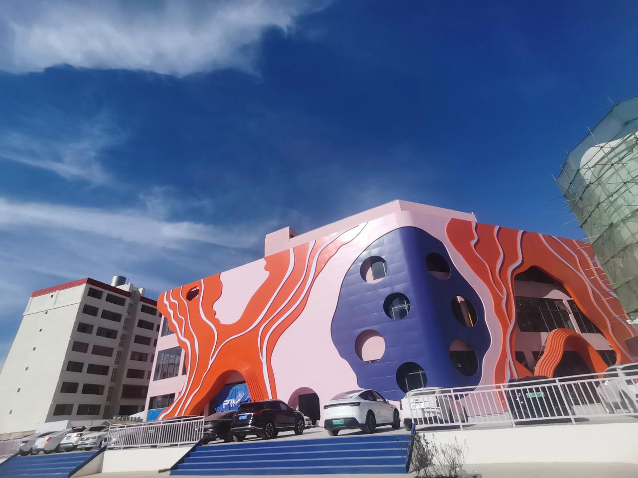 地铁6号线岔街站这里，环城东路与拓东路交叉口。改建了一个叫吾YANG暮光城，由好