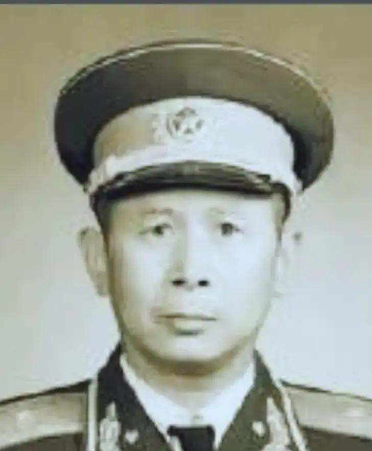 1940年，陈赓看中一员悍将，向朱老总要人，谁知朱老总却说：“此人打仗可以，但绝