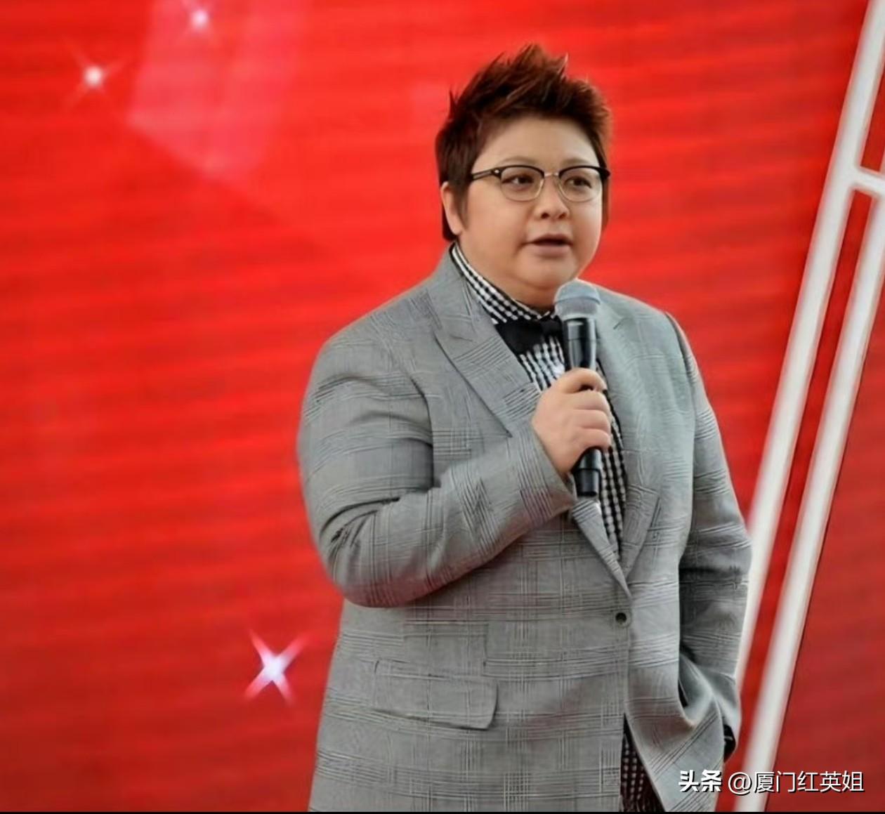 韩红正式发文道歉，看了令人挺心疼，她的道歉不仅仅是对批评她的朋友，还对关心、支持