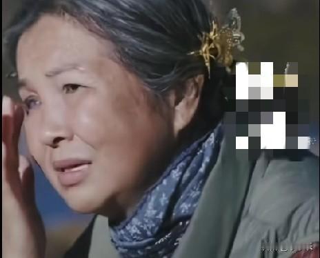 近日，离婚后10年游43国的56岁阿姨南玥光，在云南香格里拉接受记者采访。曾经是