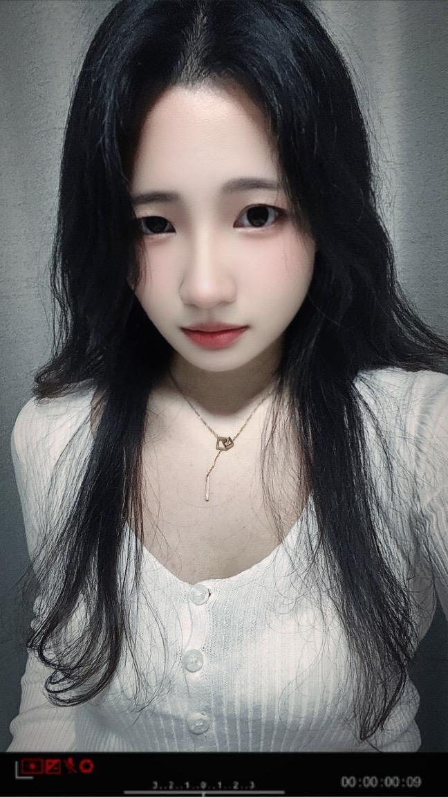 喜欢是一瞬间的执念  而爱是一辈子的沦陷