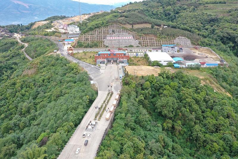 最近刷到德宏推智慧口岸建设的新闻，真的觉得这步棋走得太准了。
之前去姐告口岸跑过