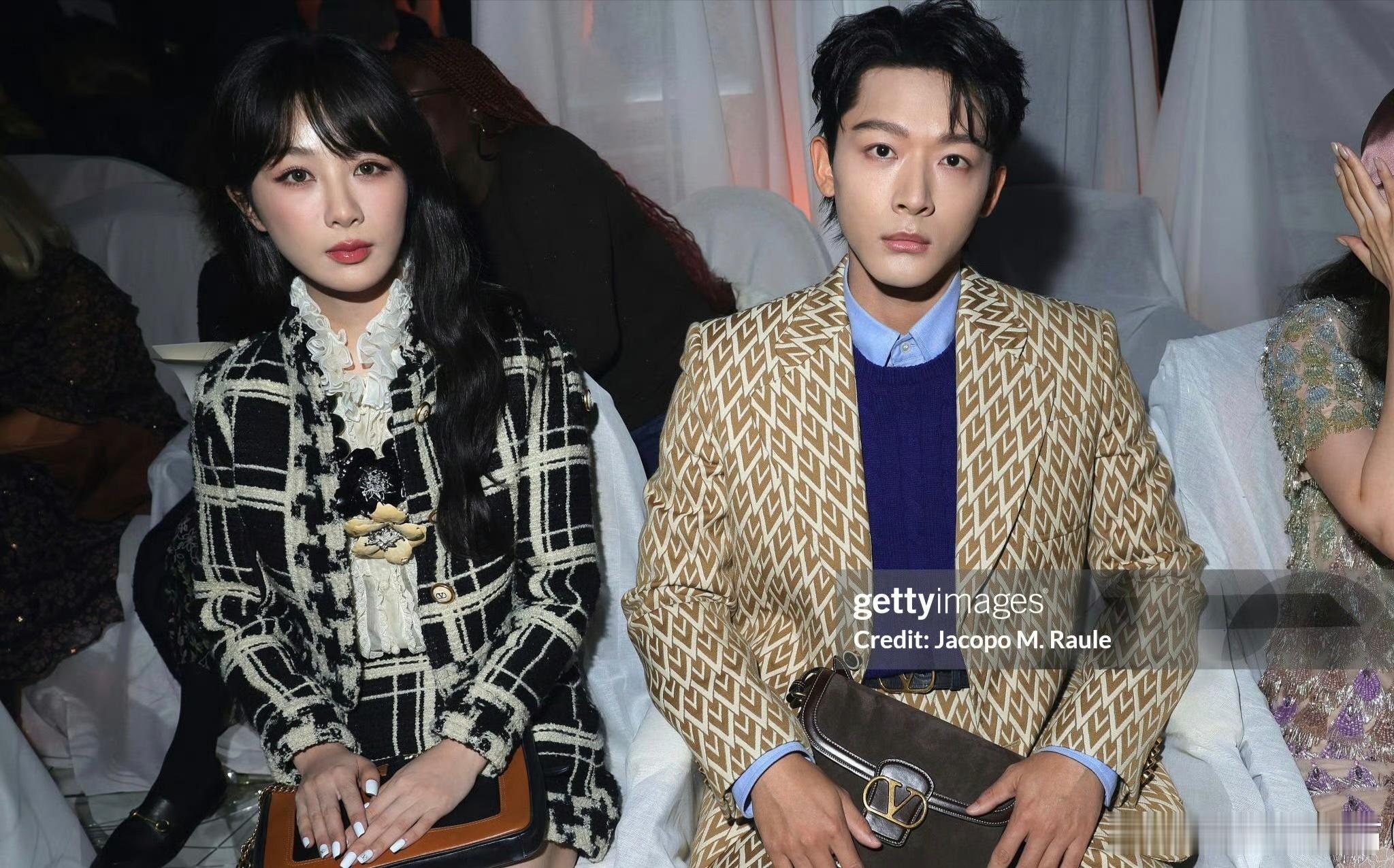 #杨紫张晚意秀场同框# 有title的和没title的坐一起了，cpf不得磕亖。
