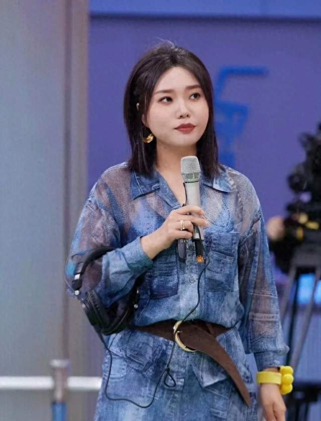 李雪琴被推上手术台那年，母亲正服刑：她藏了太久，还患过抑郁症