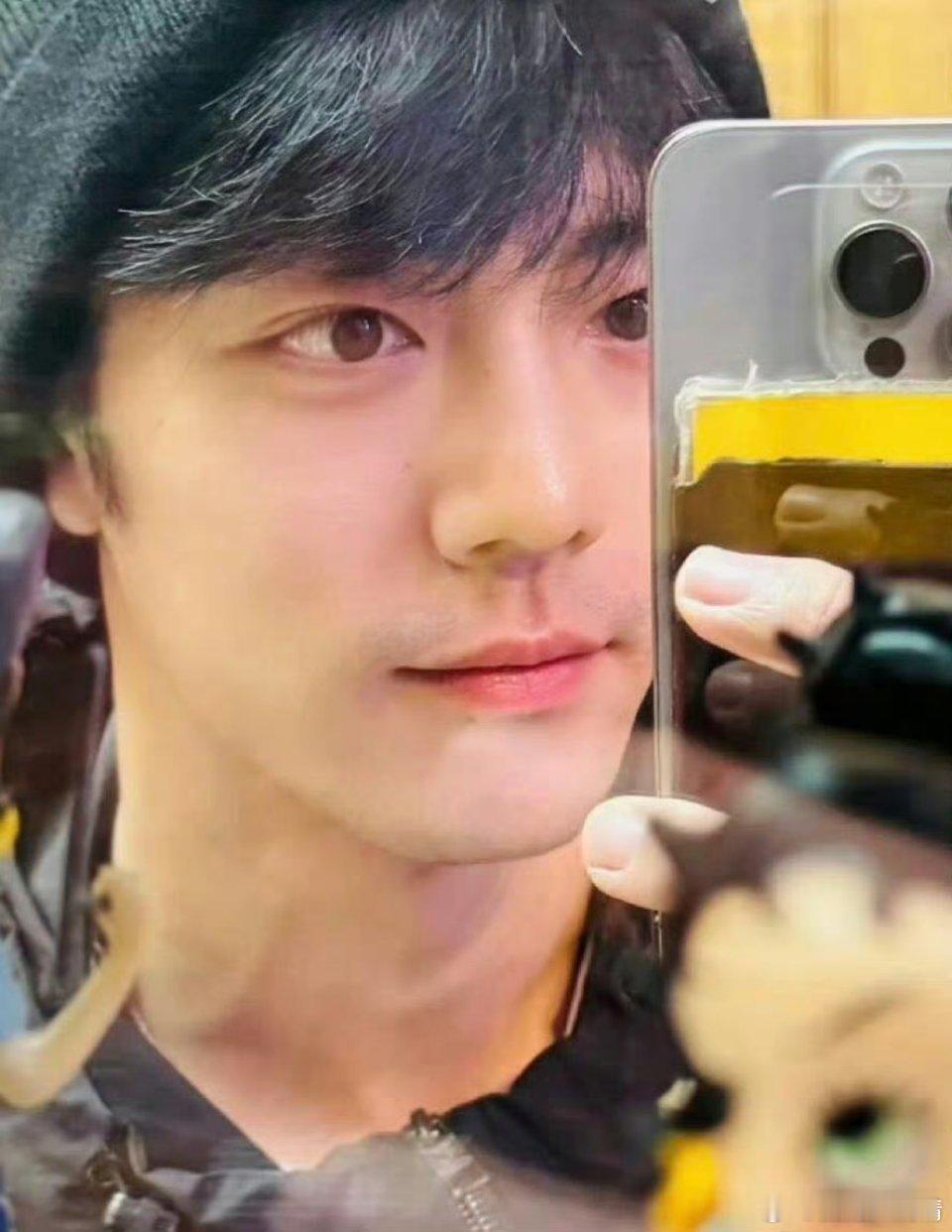 大家都知道苹果前置摄像头照出来有多狠，纯纯纯纯纯素颜生图 