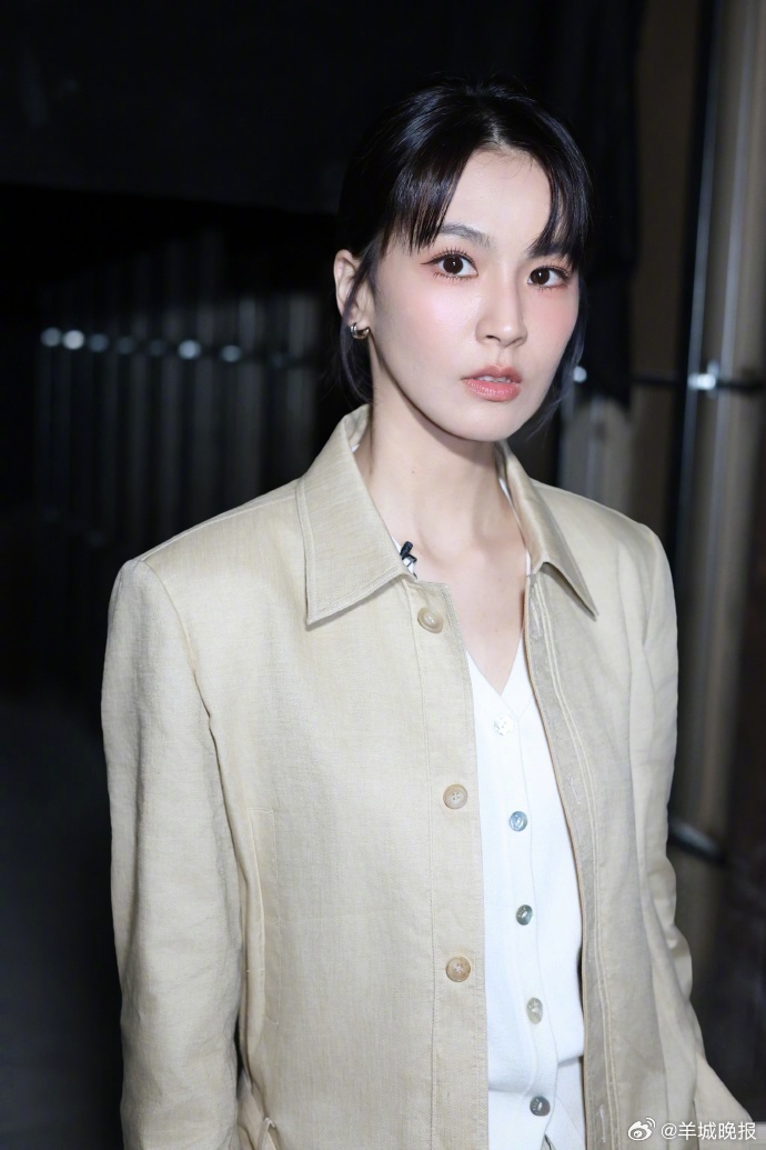 【#曾沛慈浪姐热度全面领跑#】#曾沛慈双舞台热度断层登顶#《乘风2026》一公落