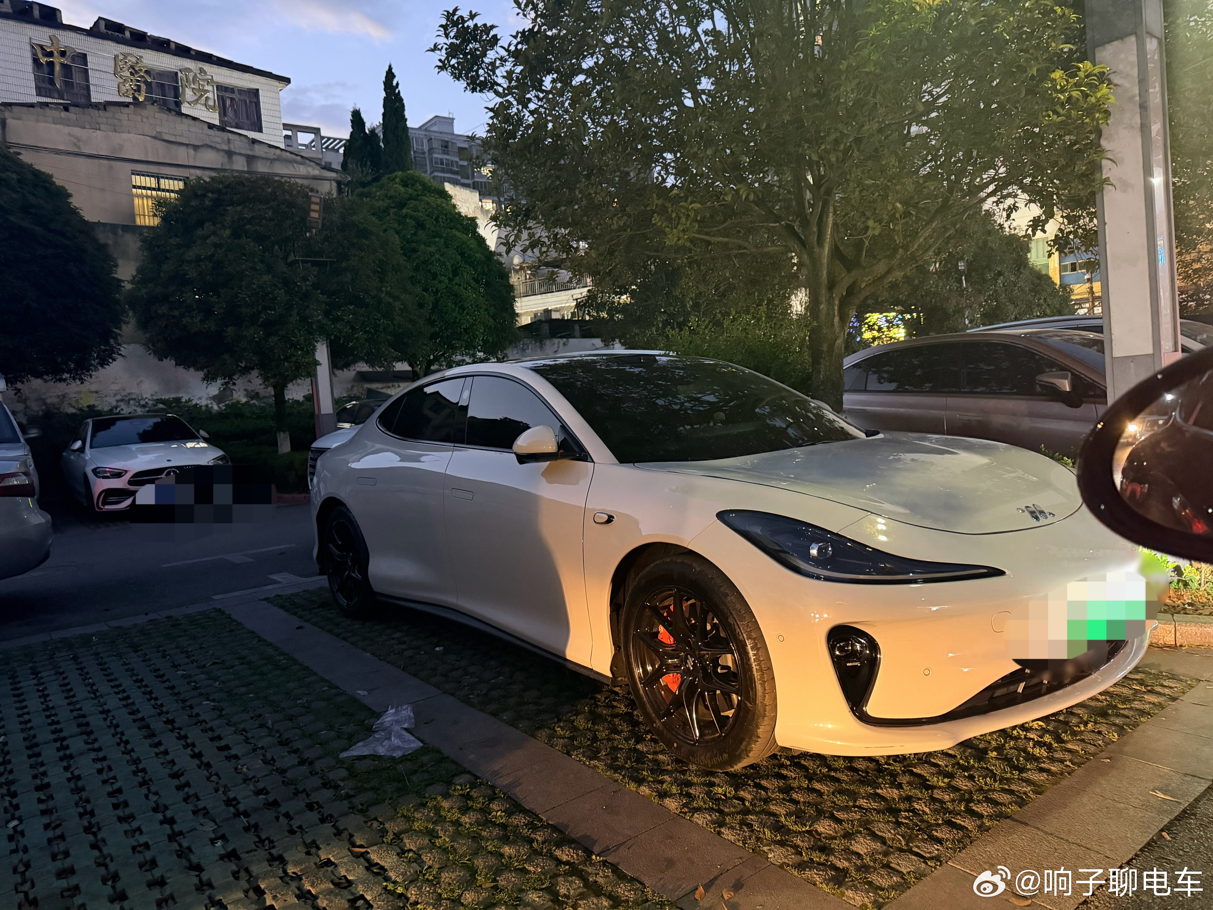 在贵州能看到智己的能见度越来越高了L6真是越看越耐看的感觉 