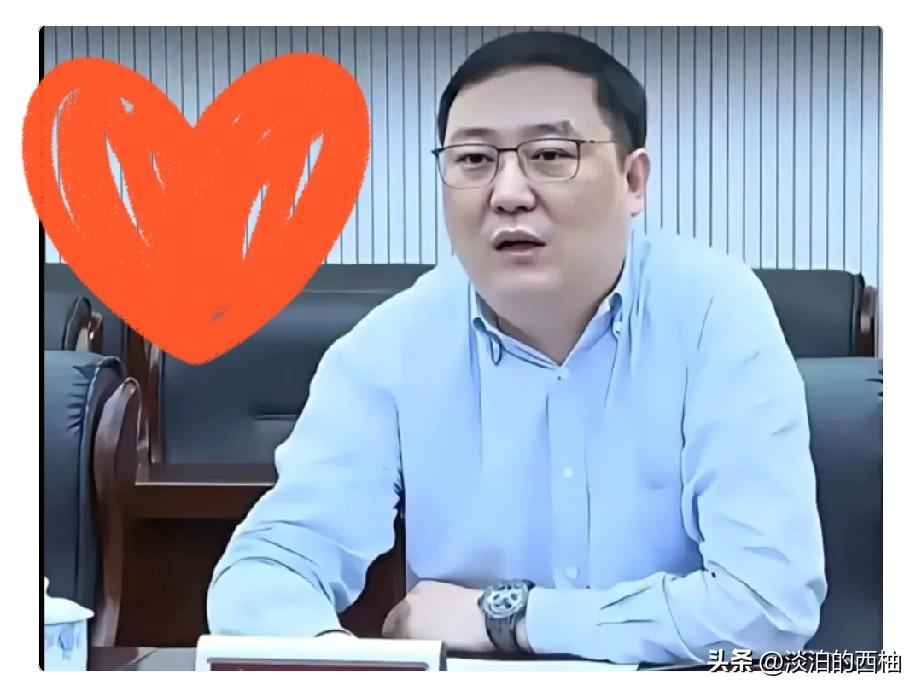 我最想不通的人，

就是董卿了。

明明可以自己活得很好，

偏偏嫁了这么一个人