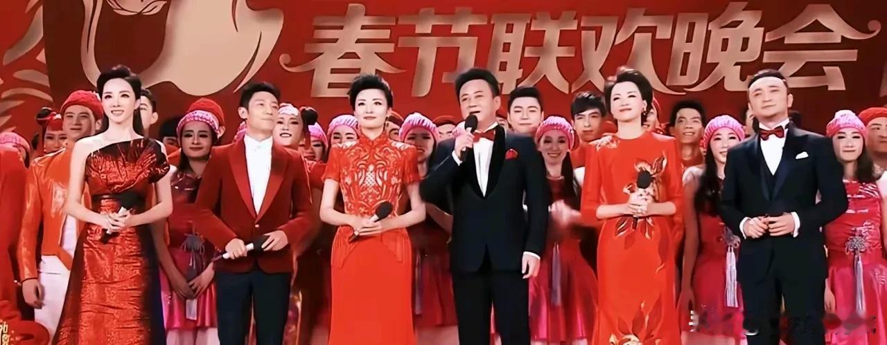 2016年的春节联欢晚会，主持人绝对是亮点，这排位这站姿绝对精典！周涛和朱军卡C