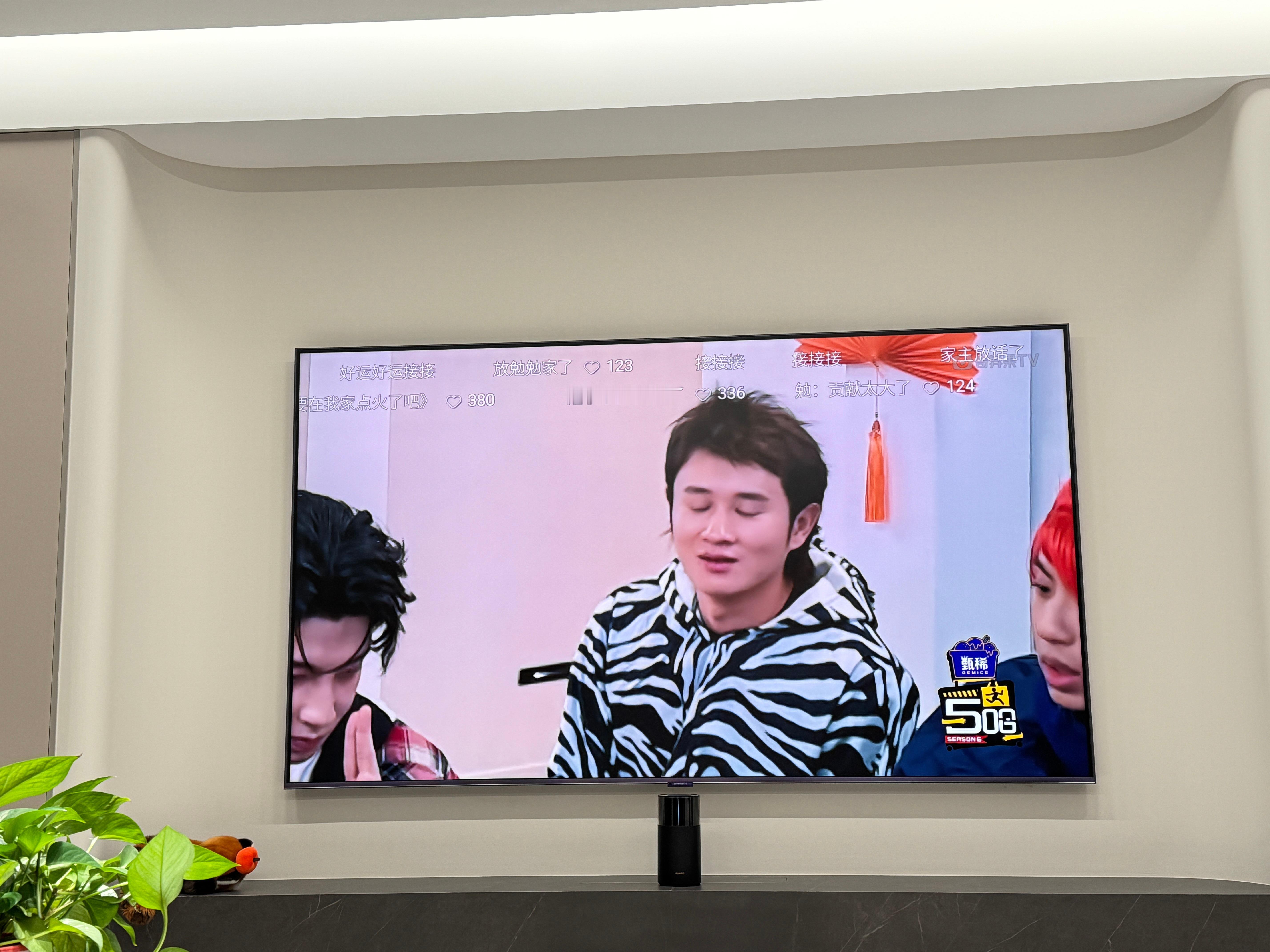 老舅在五哈镜头前道歉老舅回归，五哈聚齐，哈哈哈哈哈哈 