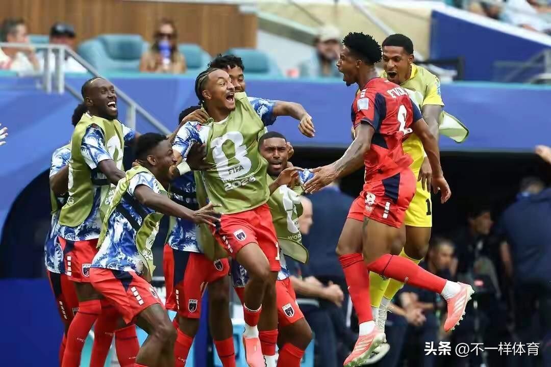佛得角世界杯首秀即传奇！三战三平0失球对西班牙、2-2乌拉圭、闷平沙特——人口5